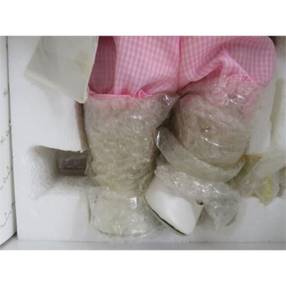 The Danbury Mint Sarah Michelle Porcelain Cabbage Patch Doll 2006 - Picture 5 of 8